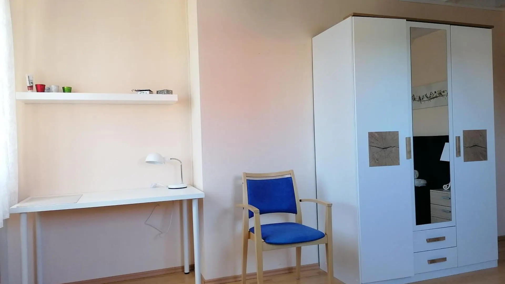Helles Gaestezimmer Mit Kleinkueche Und Badbenutzung Schwabmunchen 0*,