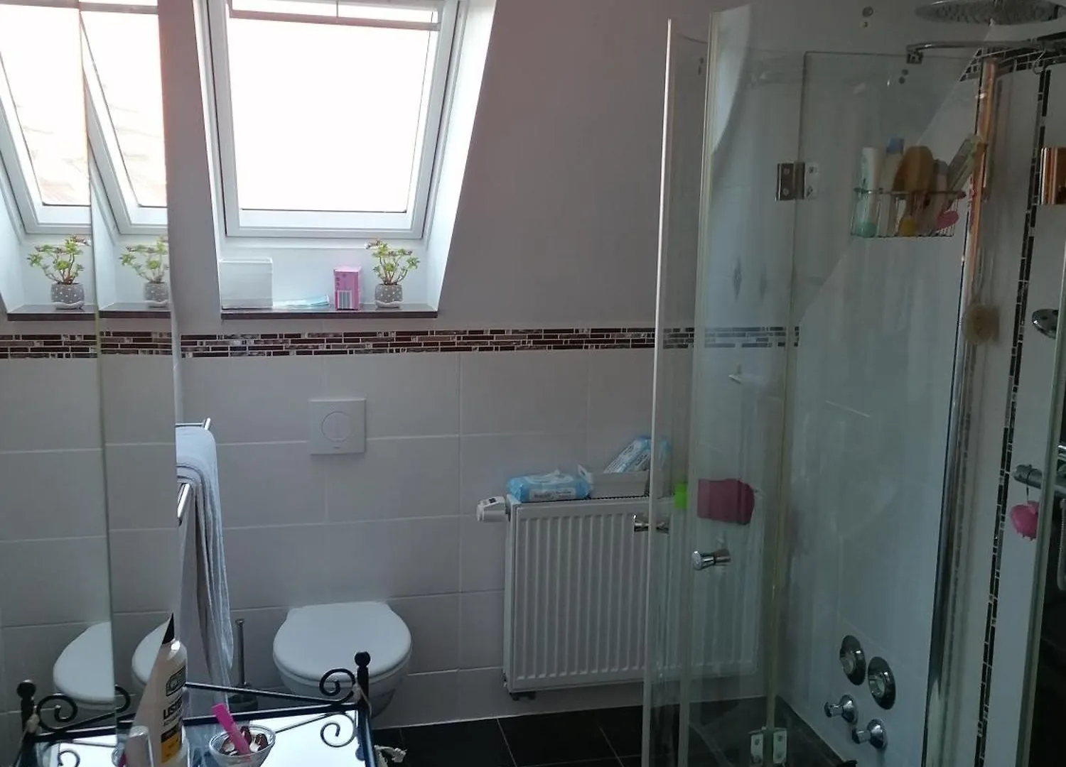 Helles Gaestezimmer Mit Kleinkueche Und Badbenutzung Schwabmunchen