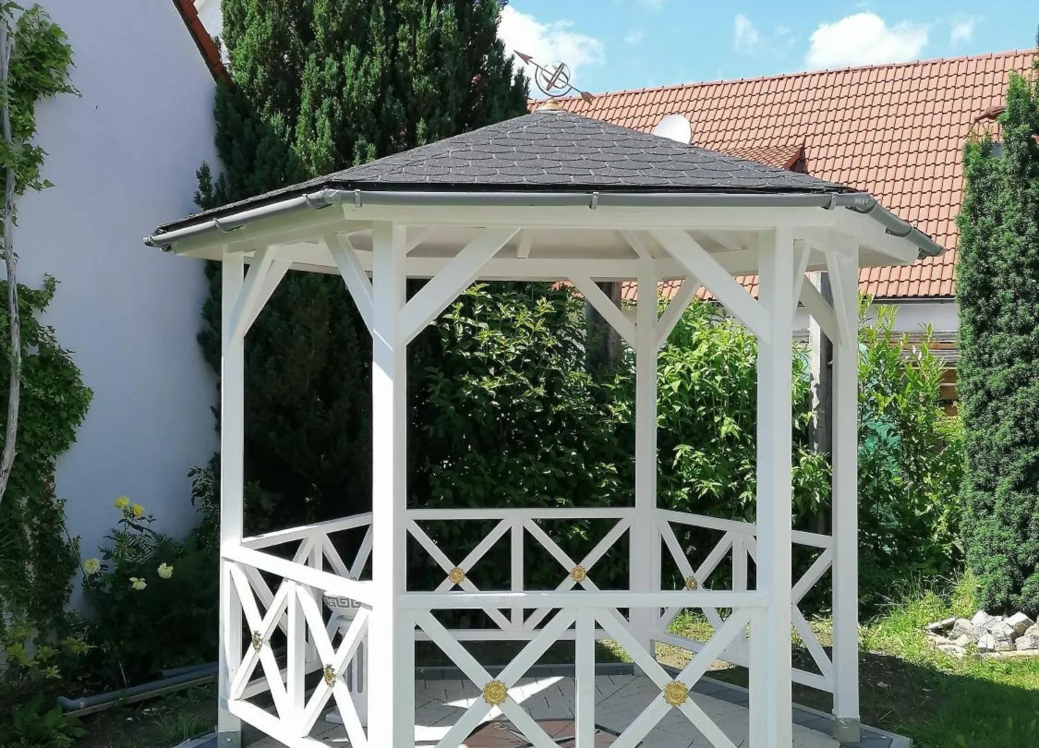 Apartment Helles Gaestezimmer Mit Kleinkueche Und Badbenutzung Schwabmunchen Germany