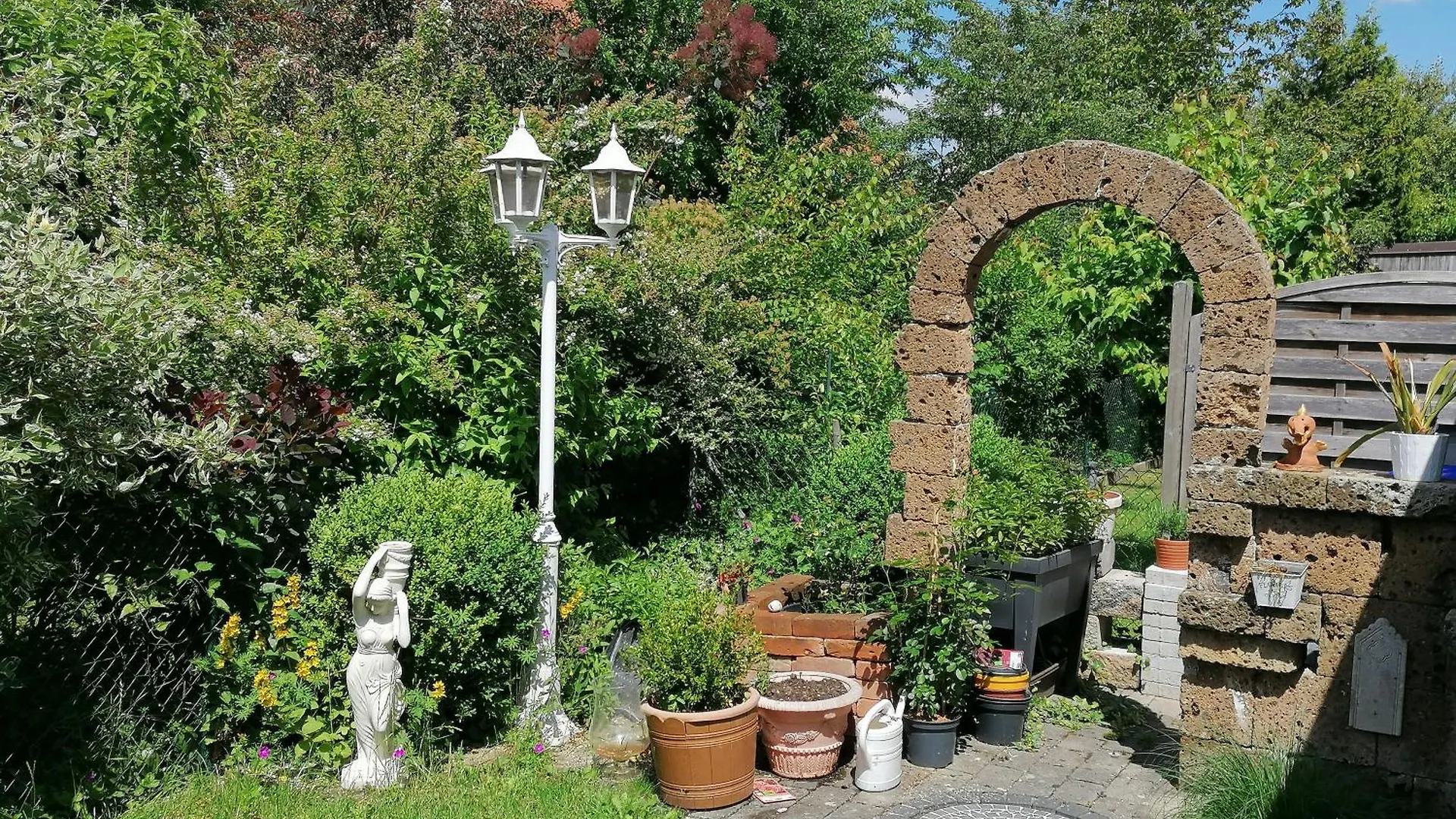 Apartment Helles Gaestezimmer Mit Kleinkueche Und Badbenutzung Schwabmunchen