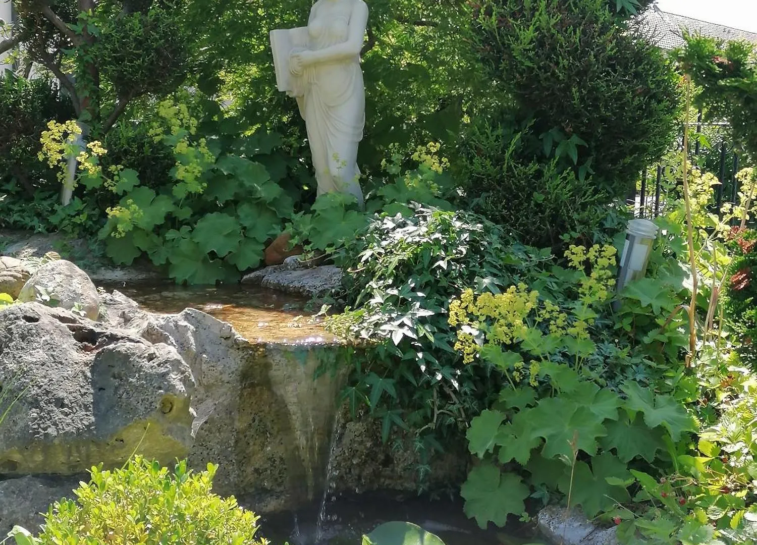 Helles Gaestezimmer Mit Kleinkueche Und Badbenutzung Schwabmunchen