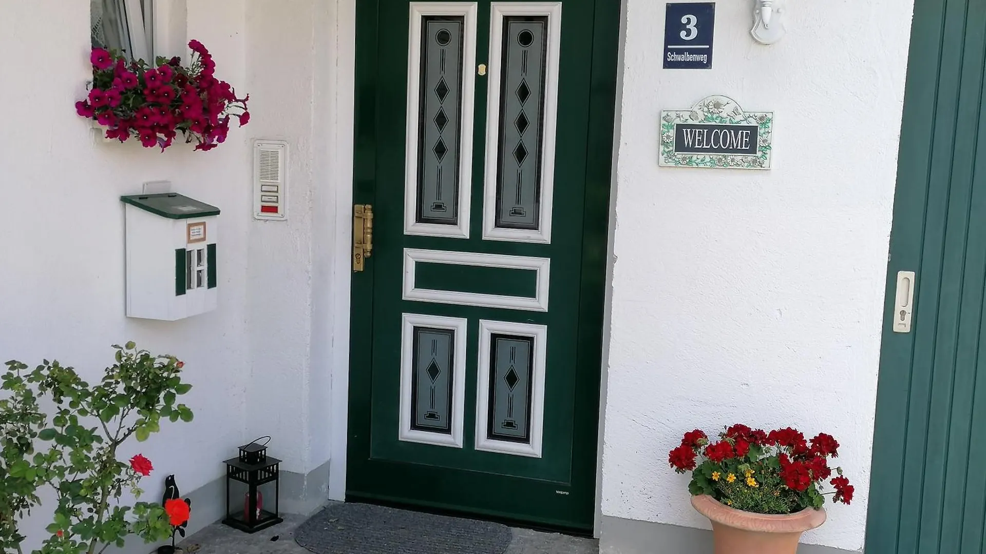 Helles Gaestezimmer Mit Kleinkueche Und Badbenutzung Schwabmunchen Germany